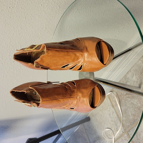 Dollhouse Open-Toe Booties! Size 7 - Picture 2 of 5